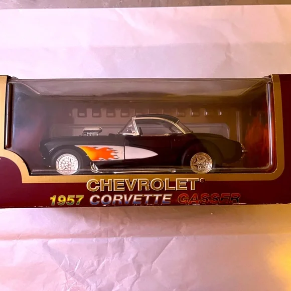 Road Legends 1957 Chevrolet Corvette Gasser 1:18 Die cast Model Street Rod